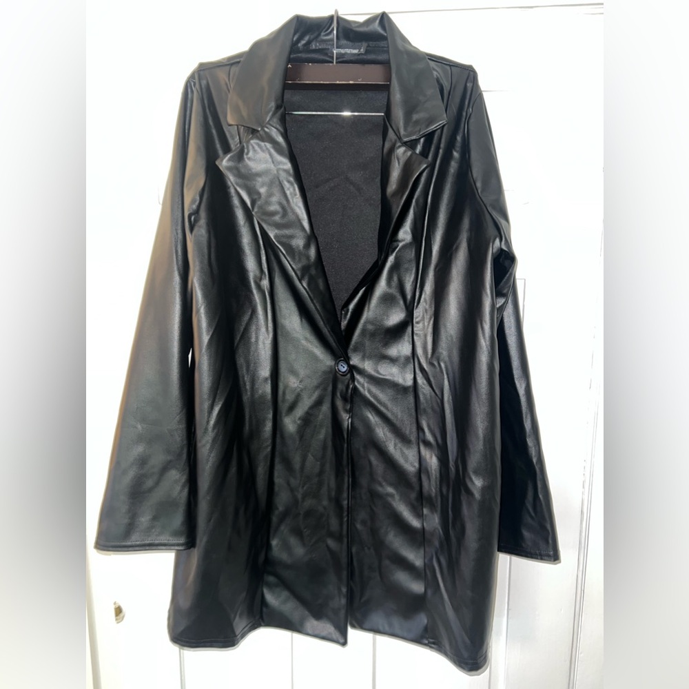 PLT BLACK PLEATHER BLAZER SIZE US 8